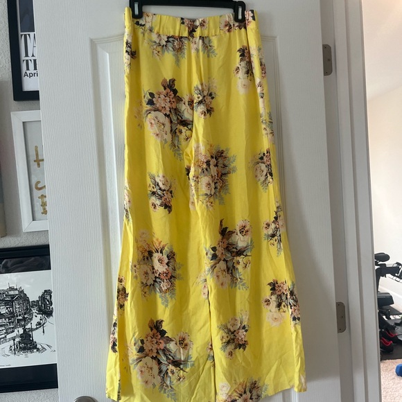 Anthropologie Feather Bone Talese Yellow Floral Cropped Flares Size 4 - Picture 8 of 12